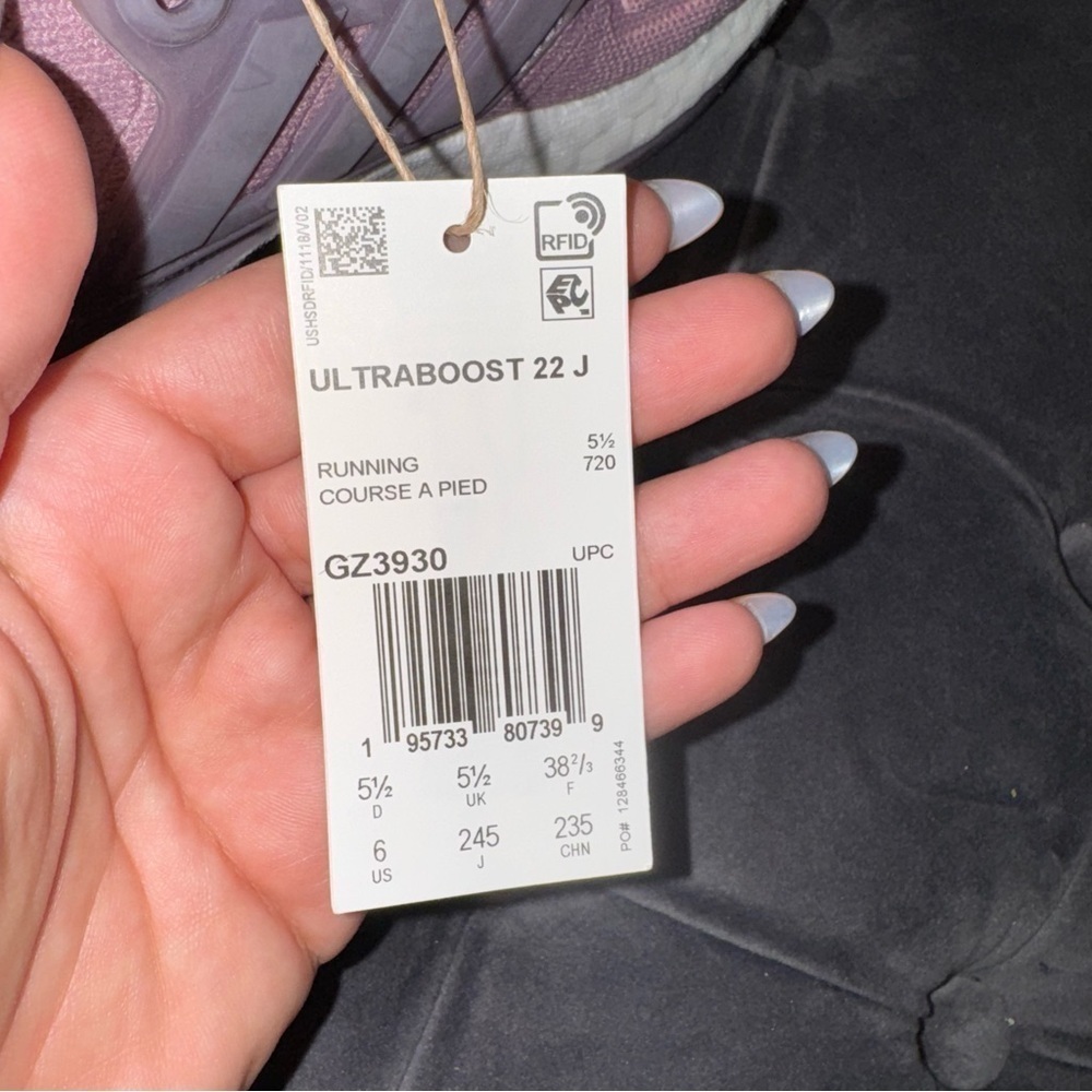 New Big Kid’s Size 6 Adidas Ultra Boost 22 'Magic Mauve' Sneakers - Picture 7 of 8